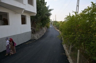 Kırıkhan Belediyesi, İlçeye Bağlı Bir Çok Mahallenin Yollarını Sıcak Asfaltla Kapladı