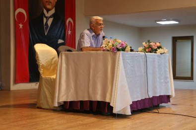 Prof. Dr. Atilla Yayla Burhaniye'de Panele Katıldı