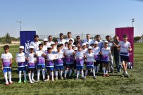 Şehzadeler'in Minik Futbolcuları Sertifikalarını Aldı