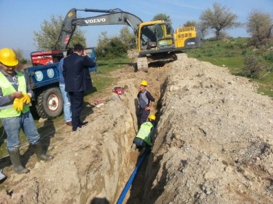 İki Yüz Metre Derinden Sondaj Açtılar Su Sıkıntısını Giderdiler