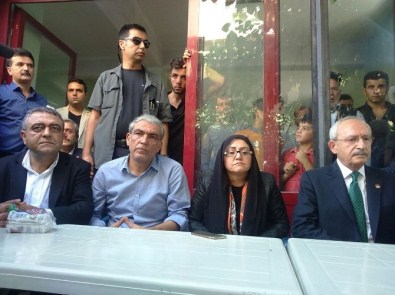 Kemal Kılıçdaroğlu Patlamanın Yaşandığı Sokakta İnceleme Yapıyor