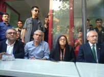 Kemal Kılıçdaroğlu Patlamanın Yaşandığı Sokakta İnceleme Yapıyor