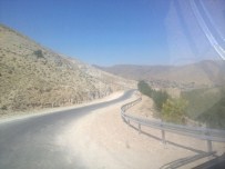 ÇELİK BARİYER - Kılan Köyünün Yolları Genişletiliyor.