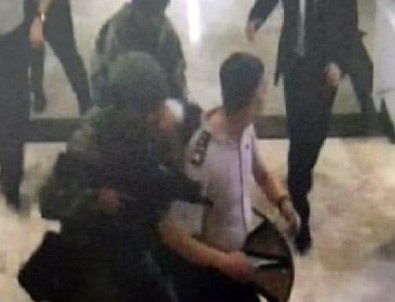Komutanların rehin alınma görüntüsü ortaya çıktı