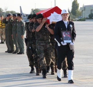 Şehit Özel Harekat Polisinin Naaşı Konya'ya Getirildi