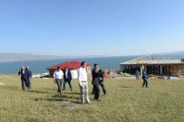 ABDURREZZAK CANPOLAT - Vali Özefe, Çıldır Gölü Kenarında Yapımı Devam Eden Turizm Tesislerinin İnşaatını Denetledi