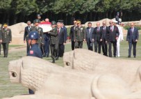 YÜKSEK ASKERİ ŞURA - Başbakan ve YAŞ üyeleri Anıtkabir'de