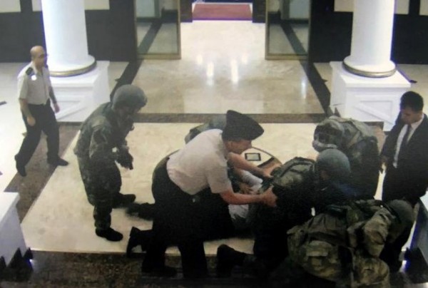 Komutanların rehin alınma görüntüsü ortaya çıktı