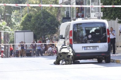 Adalet Teşkilatını Güçlendirme Vakfı Aracının Altındaki Çanta Paniğe Sebep Oldu