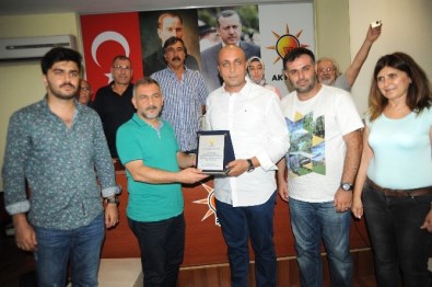 AK Parti Yenişehir İlçe Yönetiminden İşadamı Bozkurt'a 'Demokrasi' Plaketi