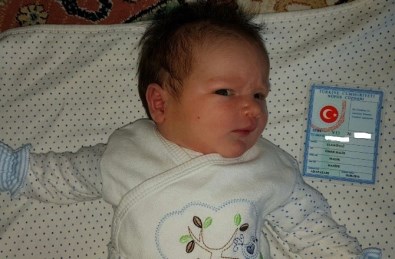 Akyazı'da Yeni Doğan Bebek, Kahraman Ömer Halisdemir'in Adını Taşıyacak