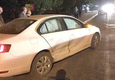 Besni'de İki Otomobilin Çarpışmasında 1 Kişi Yaralandı