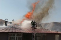 HÜSEYİN OLAN - Bitlis'te Çıkan Yangına İtfaiye Ekipleri Müdahale Etti