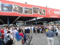 İzmit'te 105 Kişi Dualarla Hacca Uğurlandılar