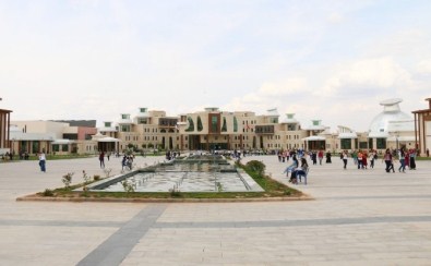 NEÜ'de '15 Temmuz Demokrasi Ve Şehitler Meydanı'