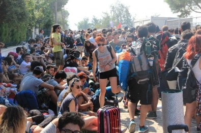 Zeytinli Rock Festivali İçin On Binlerce Kişi Edremit'e Akın Ediyor