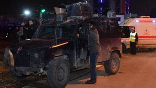 Polis aracına roketatarlı saldırı