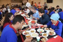 BİLİM SANAYİ VE TEKNOLOJİ BAKANI - Bakan Özlü İşçilerle Birlikte Yemek Yedi