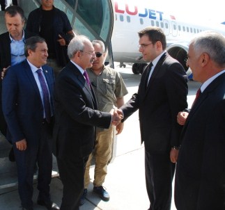 Kılıçdaroğlu, Uçakla Geldiği Kars'tan Karayoluyla Ardahan'a Hareket Etti