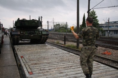 Kocaeli'den Sınıra Tank Sevkiyatı Devam Ediyor