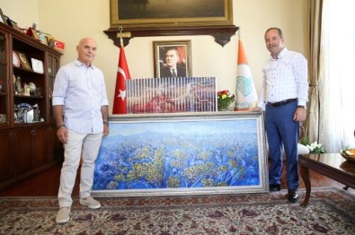 Ünlü Ressam Nalbantis, Dünyanın İlk Dört Boyutlu Resmini Gürkan'a Hediye Etti