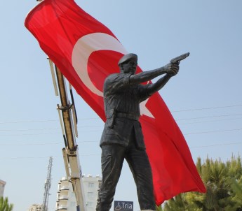 Ömer Halisdemir'in Anıt Heykeli Dikildi