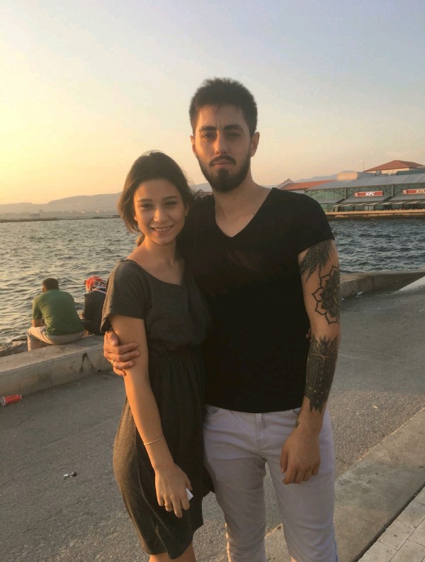 Kız arkadaşını ve kendini 50 metrelik uçurumdan ölüme sürükledi