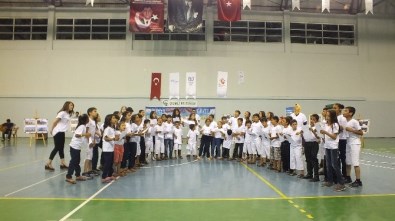 Çocukların Gösterisi Beğeni Aldı