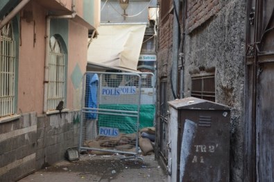 Sur'daki Bazı Sokaklarda 9 Ay Sonra Yasak Kaldırıldı
