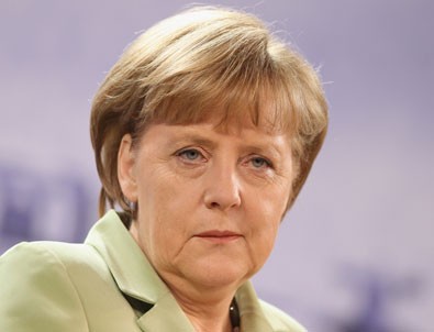 Almanlar Merkel'in 4. kez başbakanlığına karşı
