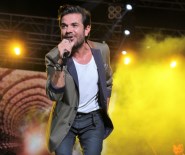 YELİZ YEŞİLMEN - Ozan Doğulu Çaldı, Kenan Doğulu Söyledi