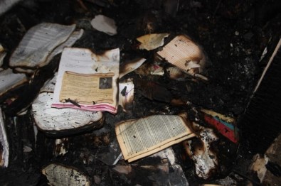 Yangında FETÖ'nün Kitapları Çıktı