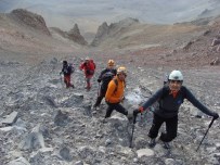 ERCIYES DAĞı - EDOSK Dağcıları Erciyes Zirvede