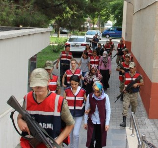 FETÖ'nün 'Ablaları' Adliyeye Sevk Edildi