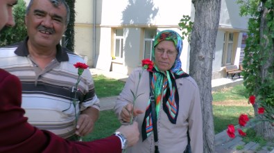 GATA'nın ilk sivil hastaları çiçeklerle karşılandı