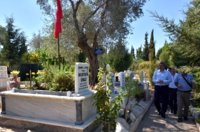 Nazilli'de Mezarlıklar Kurban Bayramı'na Hazırlanıyor