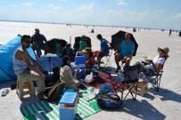 TUZ GÖLÜ - Nijeryalı Turistler Tuz Gölü'nde Piknik Yaptı