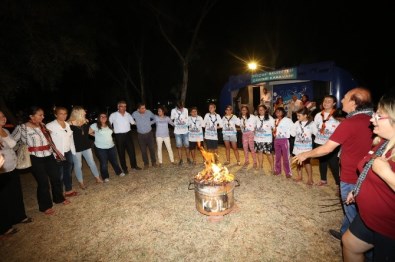 Pamucak'ta Kamp Ateşi Engelli Vatandaşlar İçin Yakıldı