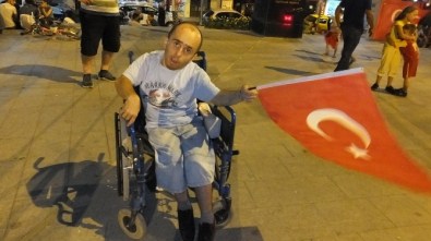 Burhaniye'de Demokrasi Nöbetine Engelli Desteği