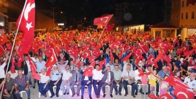 Düzköy'de Demokrasi Mitingi Düzenlendi