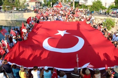 Edremit CHP'den 'Cumhuriyet Ve Demokrasi Mitingi'
