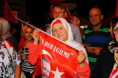 Samsun'da Demokrasi Nöbeti Devam Ediyor