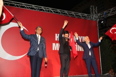 Uğur Işılak, Vatan Caddesi'nde Demokrasi Nöbeti'nde