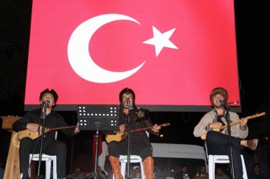 Ünlü Kazak Şarkıcı Nevşehir'de Demokrasi Nöbetine Katıldı
