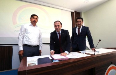 Vali Işık İmza Töreninde Konuştu