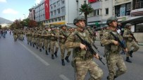 İZZETTIN KÜÇÜK - Bursa'da 30 Ağustos Kutlamalarında Askere Büyük İlgi