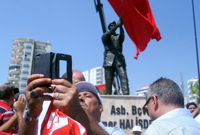 Mersin'de Ömer Halisdemir'in anıt heykeli açıldı
