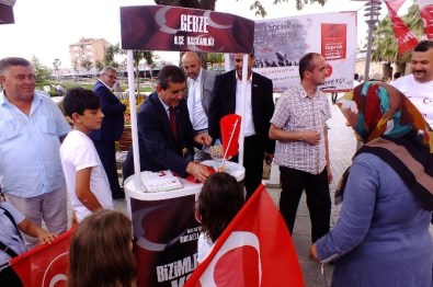 MHP Gebze Teşkilatı, 30 Ağustos Nedeniyle Vatandaşlara Türk Bayrağı Dağıttı