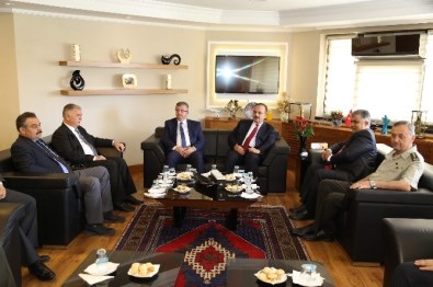 Vali Canbolat'tan Başkan Özgüven'e Ziyaret