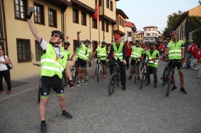300 Bisikletli 'Zafer' İçin Pedal Çevirdi